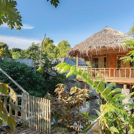 Onong'S Homestay & Cafe トモホン エクステリア 写真