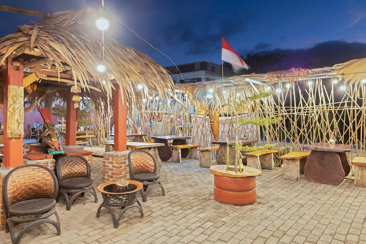 Onong'S Homestay & Cafe トモホン エクステリア 写真